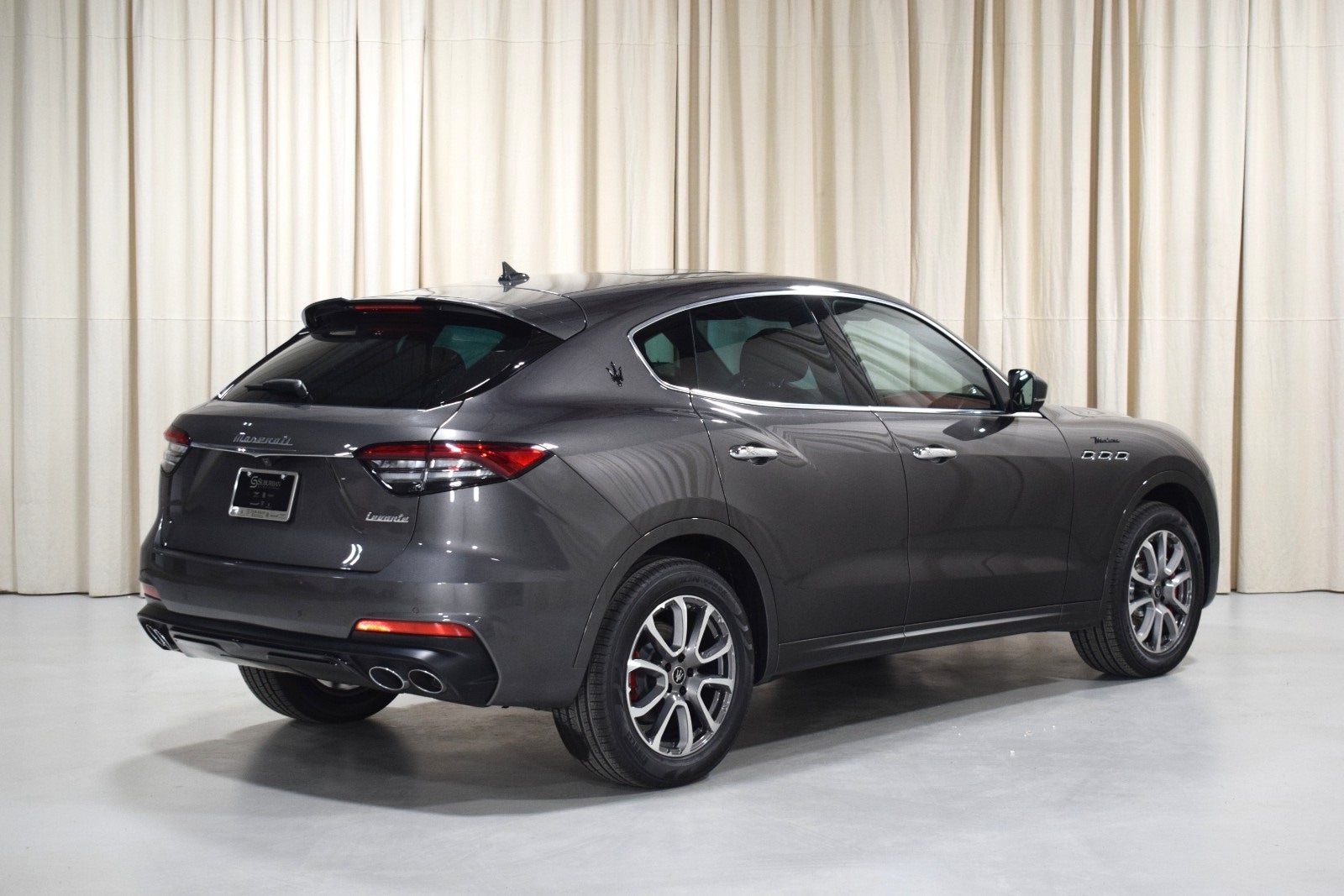 Thumbnail: 2022 Maserati Levante - 10