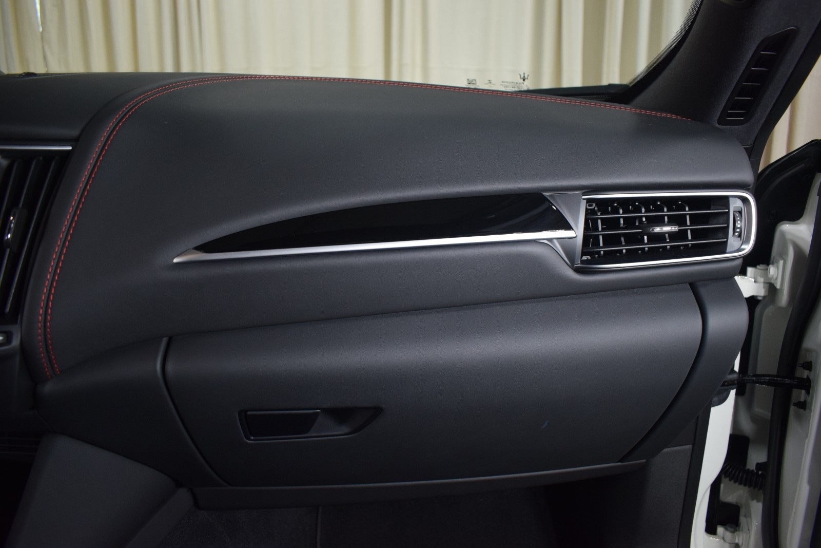 Thumbnail: 2022 Maserati Levante - 25