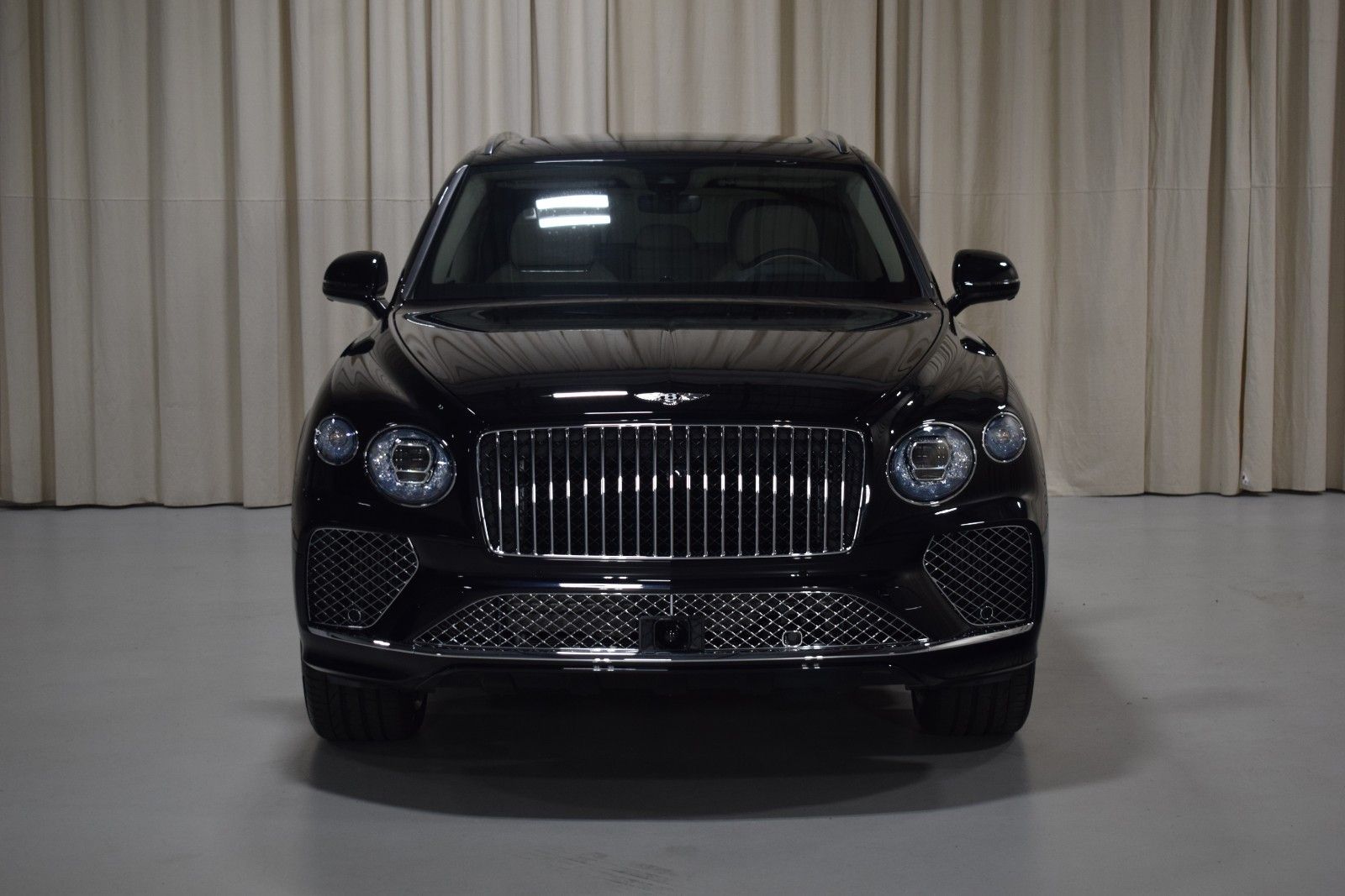 Thumbnail: 2025 Bentley Bentayga - 15