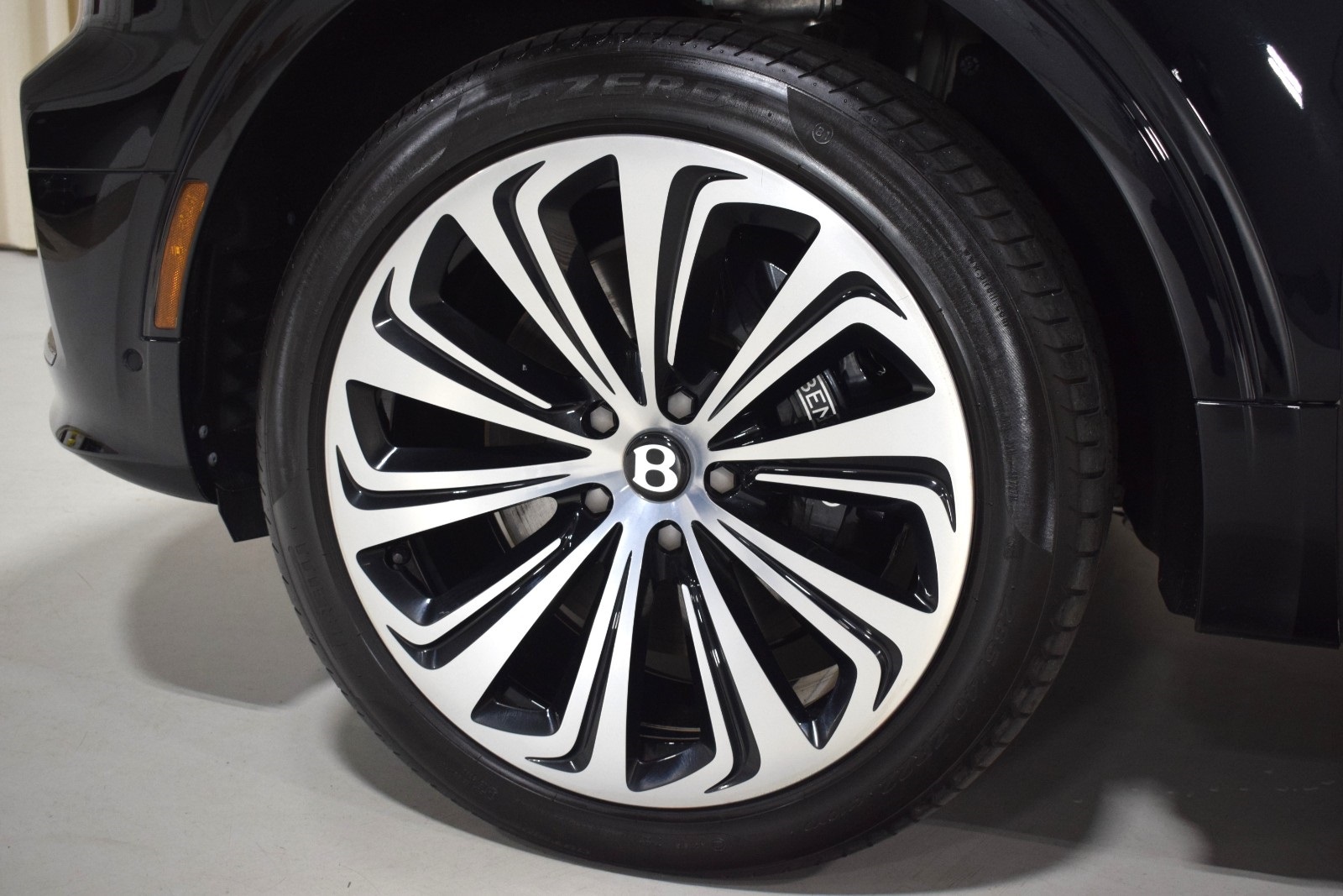 Thumbnail: 2023 Bentley Bentayga - 17