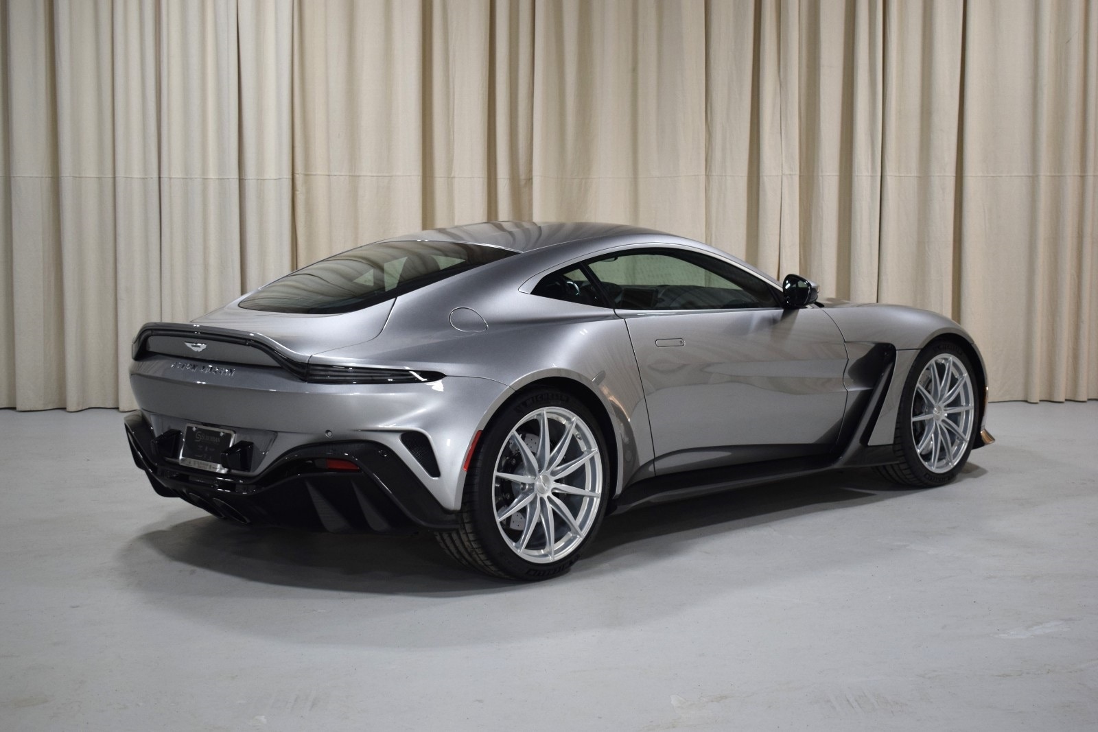 2023 Aston Martin Vantage  10
