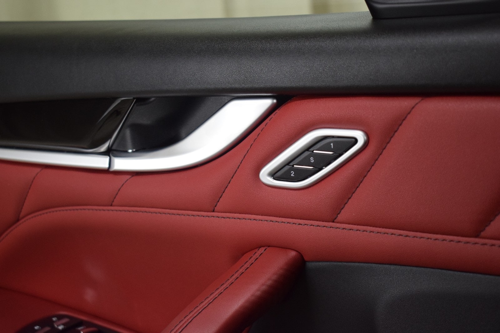 Thumbnail: 2022 Maserati Levante - 37