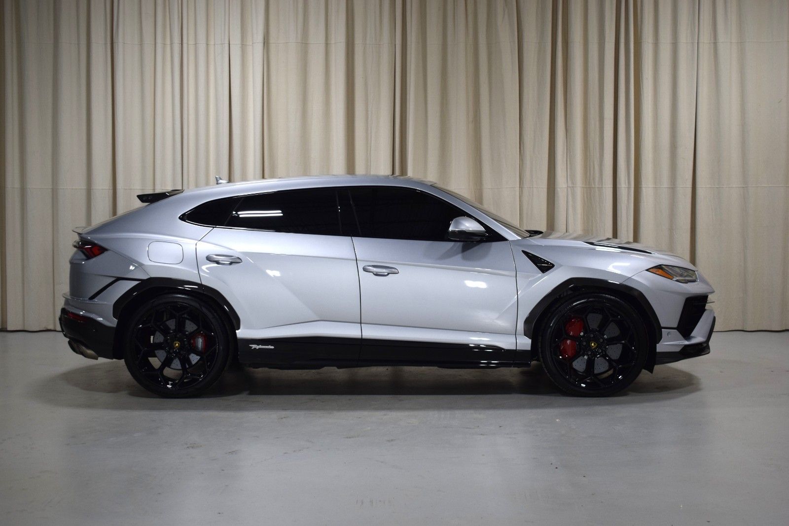 Thumbnail: 2024 Lamborghini Urus - 14