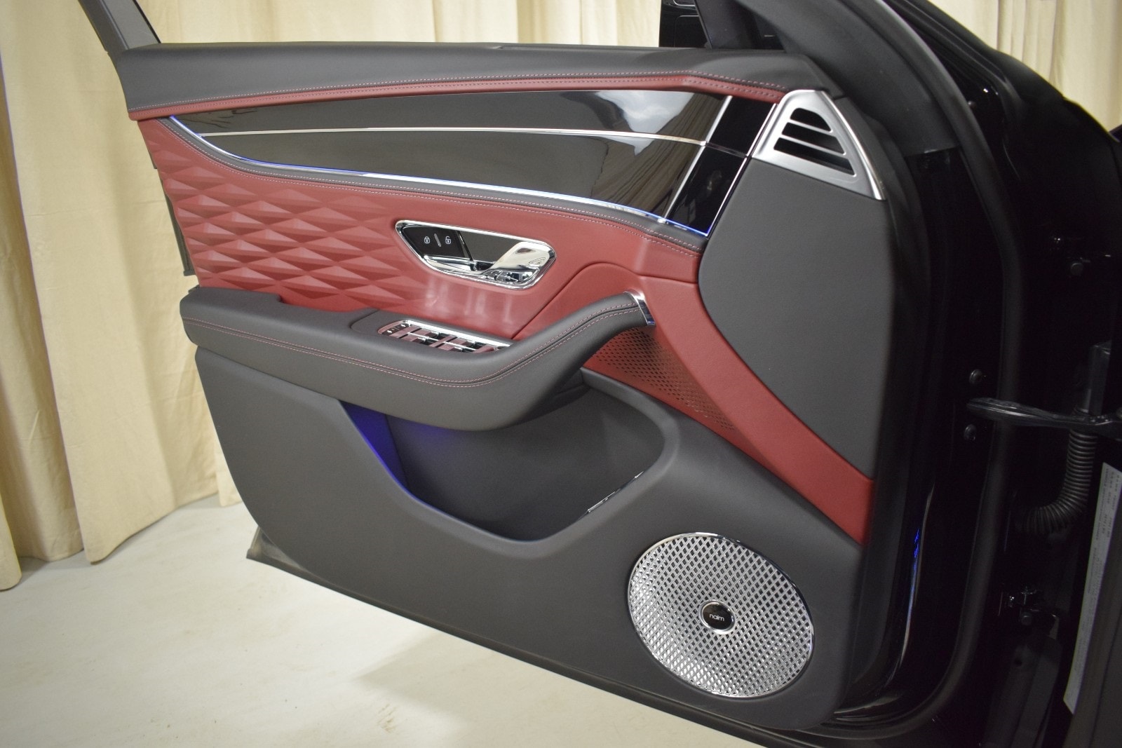 Thumbnail: 2023 Bentley Flying Spur - 38