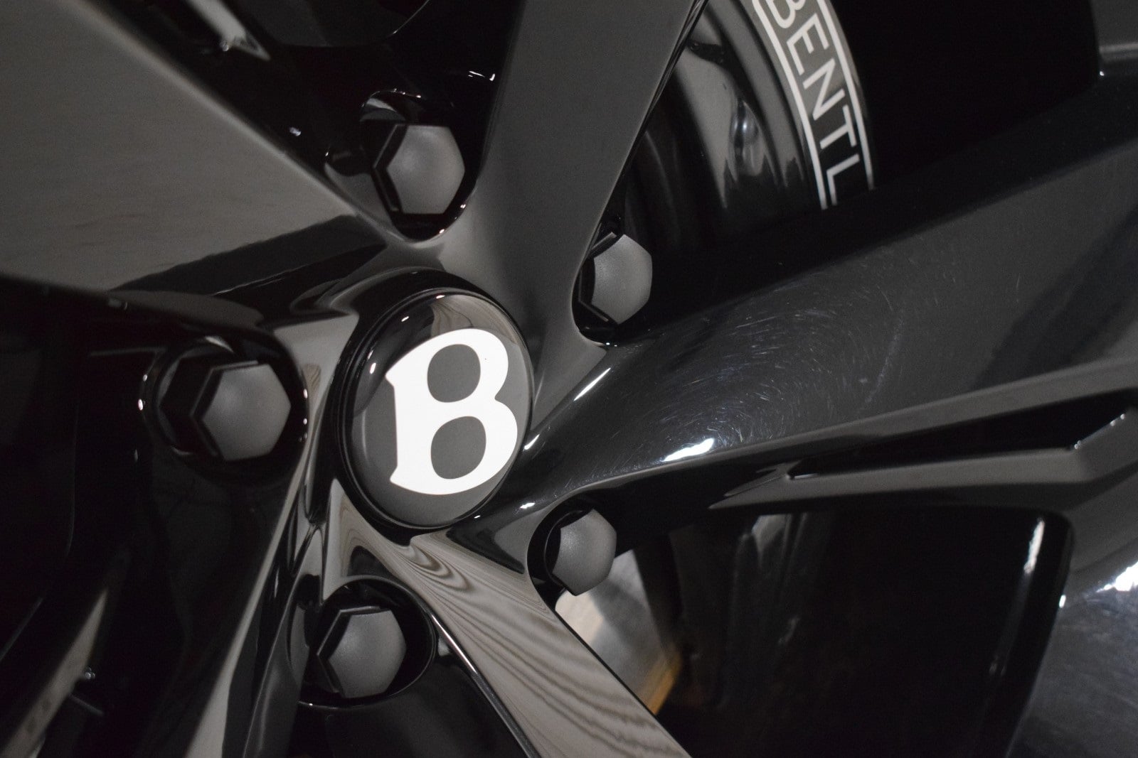 Thumbnail: 2023 Bentley Bentayga - 18