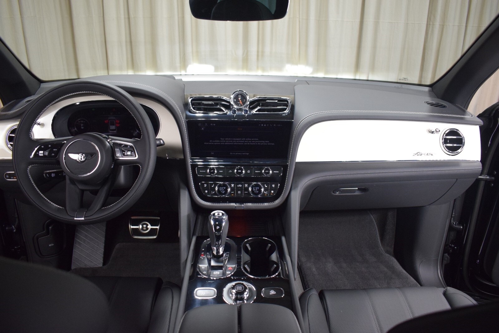 2024 Bentley Bentayga EWB Azure photo 2