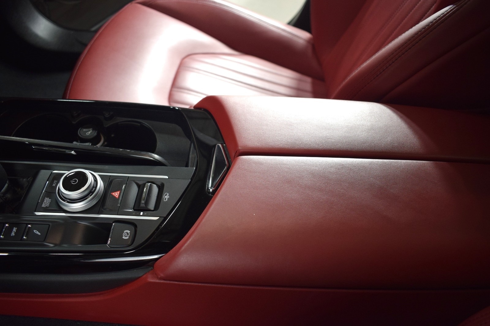 Thumbnail: 2022 Maserati Levante - 34