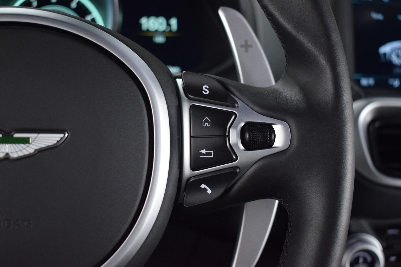 2023 Aston Martin Vantage  24