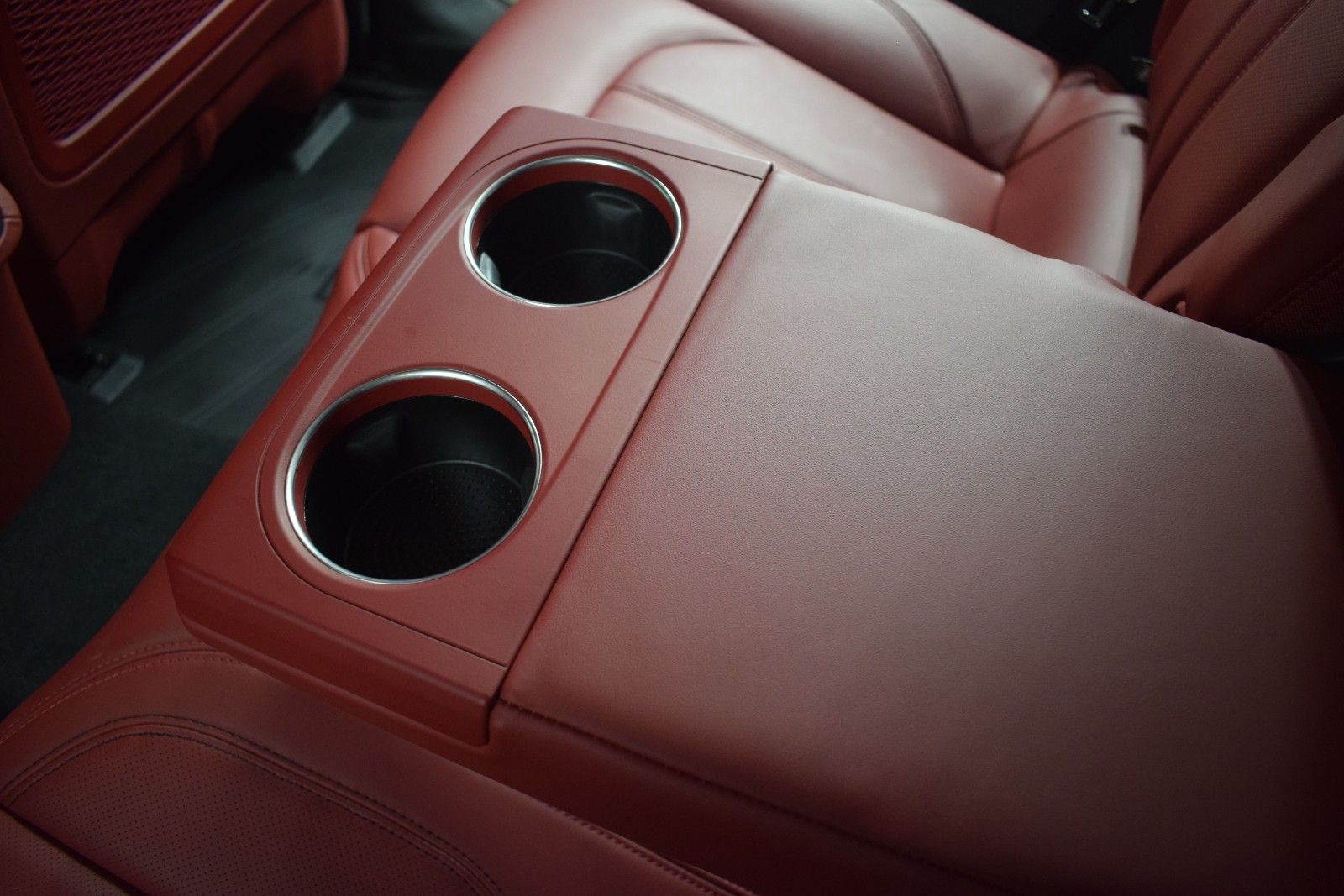 Thumbnail: 2022 Maserati Levante - 23