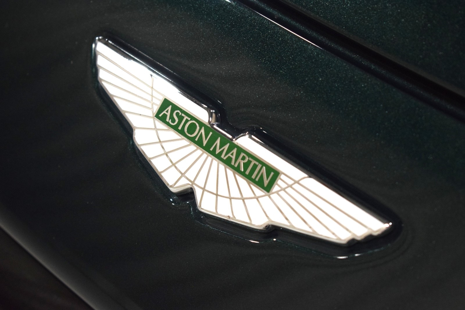 2021 Aston Martin Vantage  4