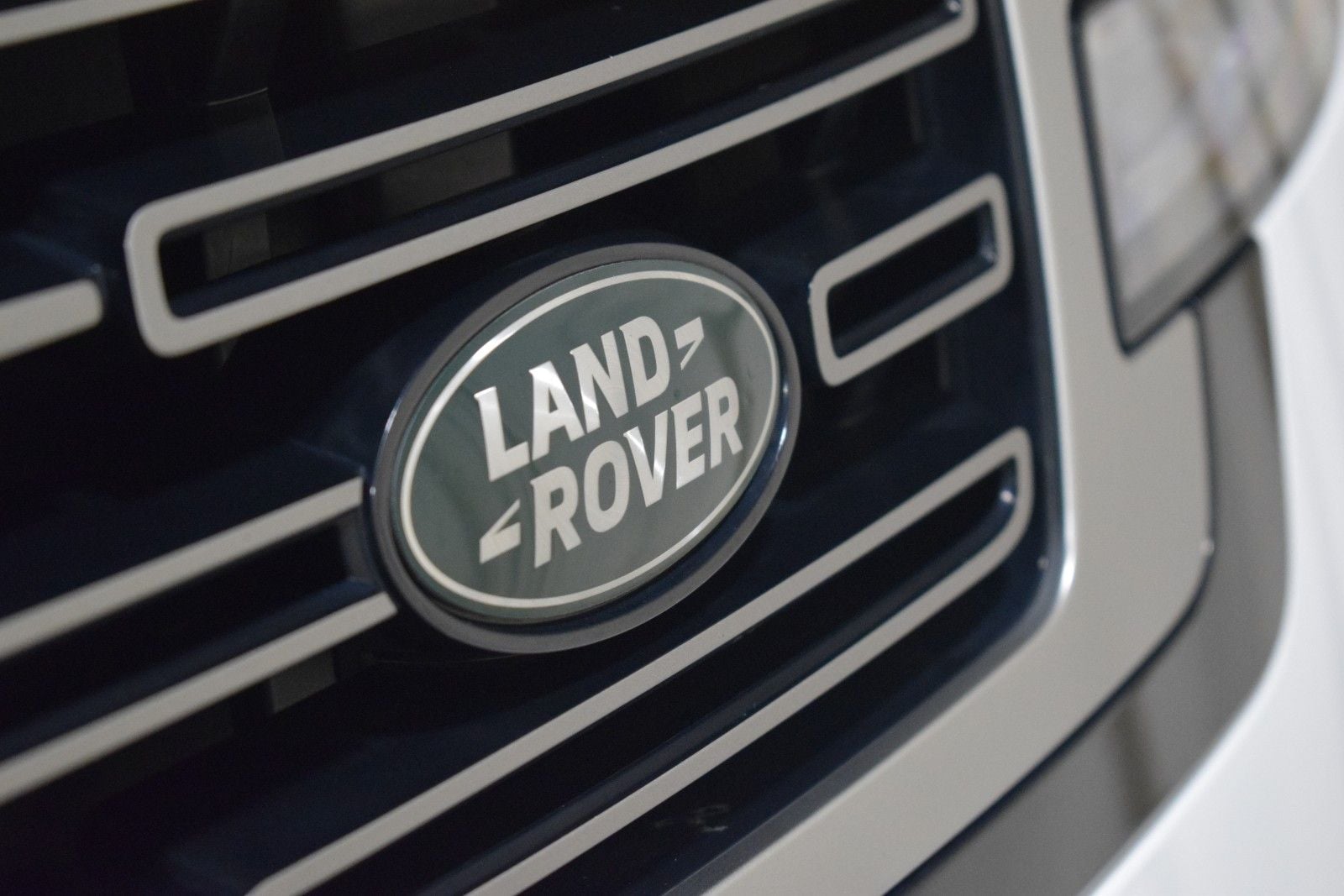 Thumbnail: 2023 Land Rover Range Rover - 4