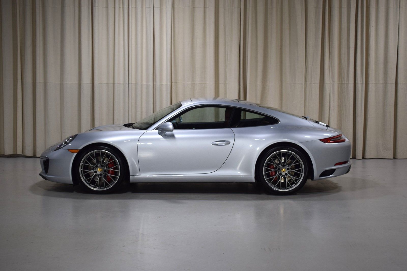 Thumbnail: 2017 Porsche 911 - 5