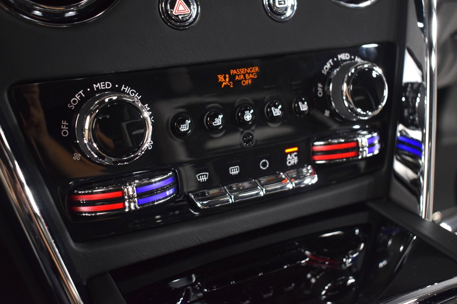 Thumbnail: 2026 Rolls-Royce Cullinan - 36