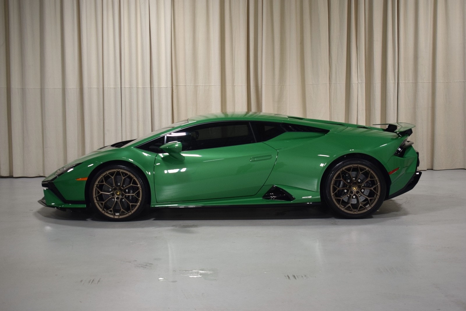 Thumbnail: 2023 Lamborghini Huracan - 5