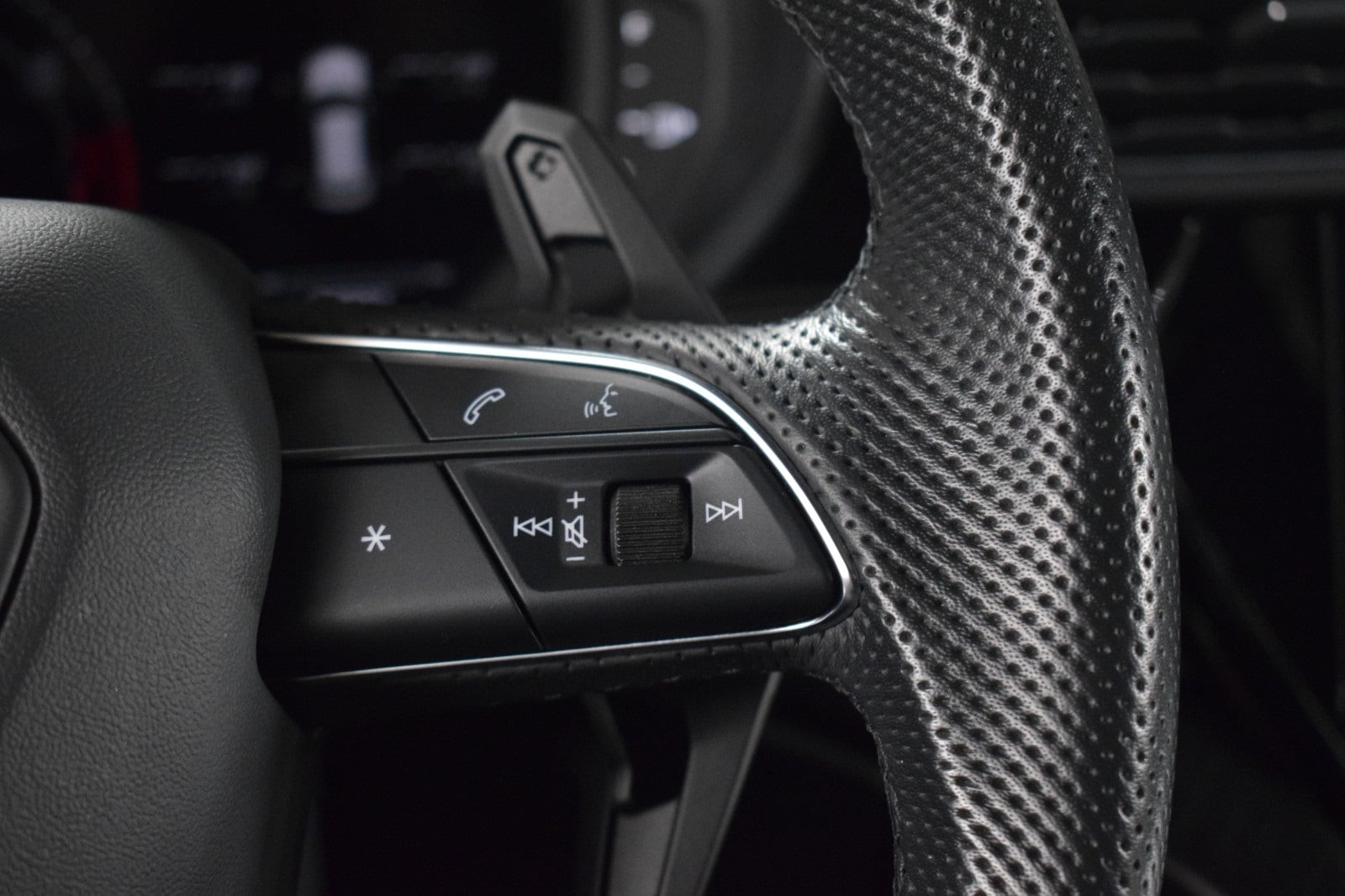 Thumbnail: 2023 Lamborghini Urus - 28