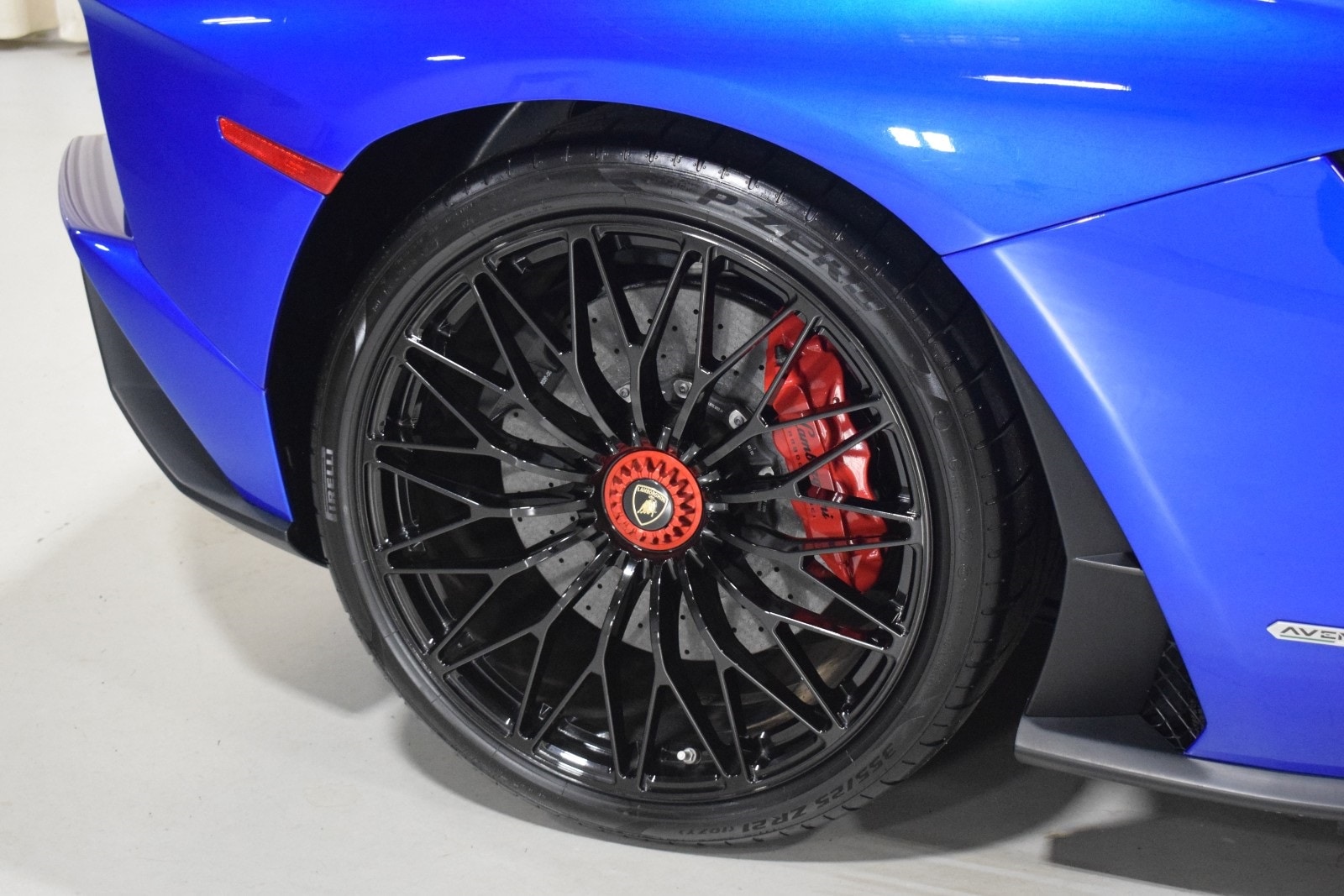 Thumbnail: 2019 Lamborghini Aventador - 16