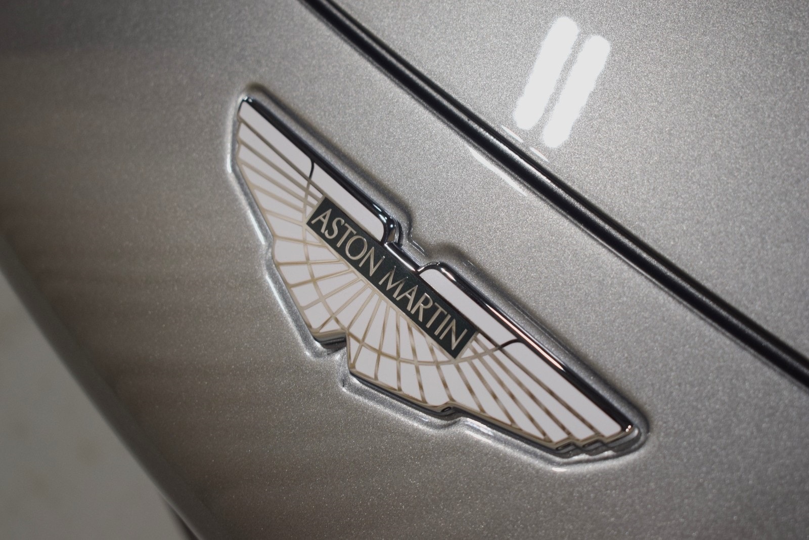 2023 Aston Martin Vantage  3