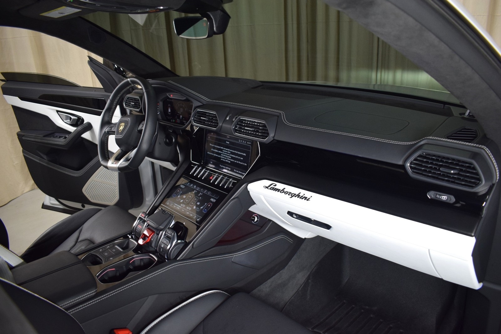 Thumbnail: 2024 Lamborghini Urus - 22