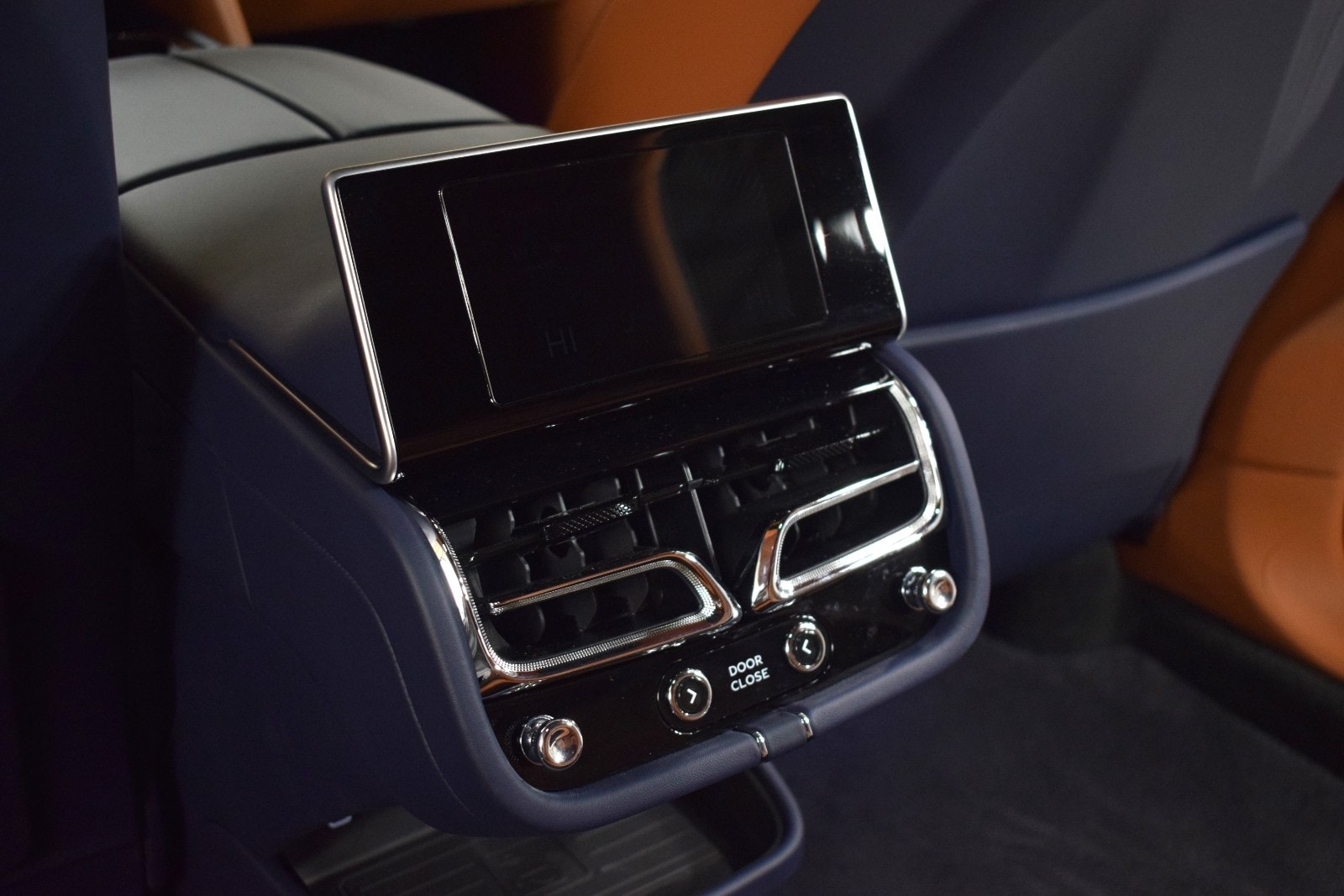 Thumbnail: 2025 Bentley Bentayga - 23