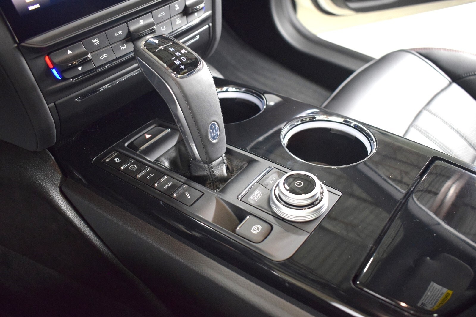Thumbnail: 2024 Maserati Quattroporte - 33