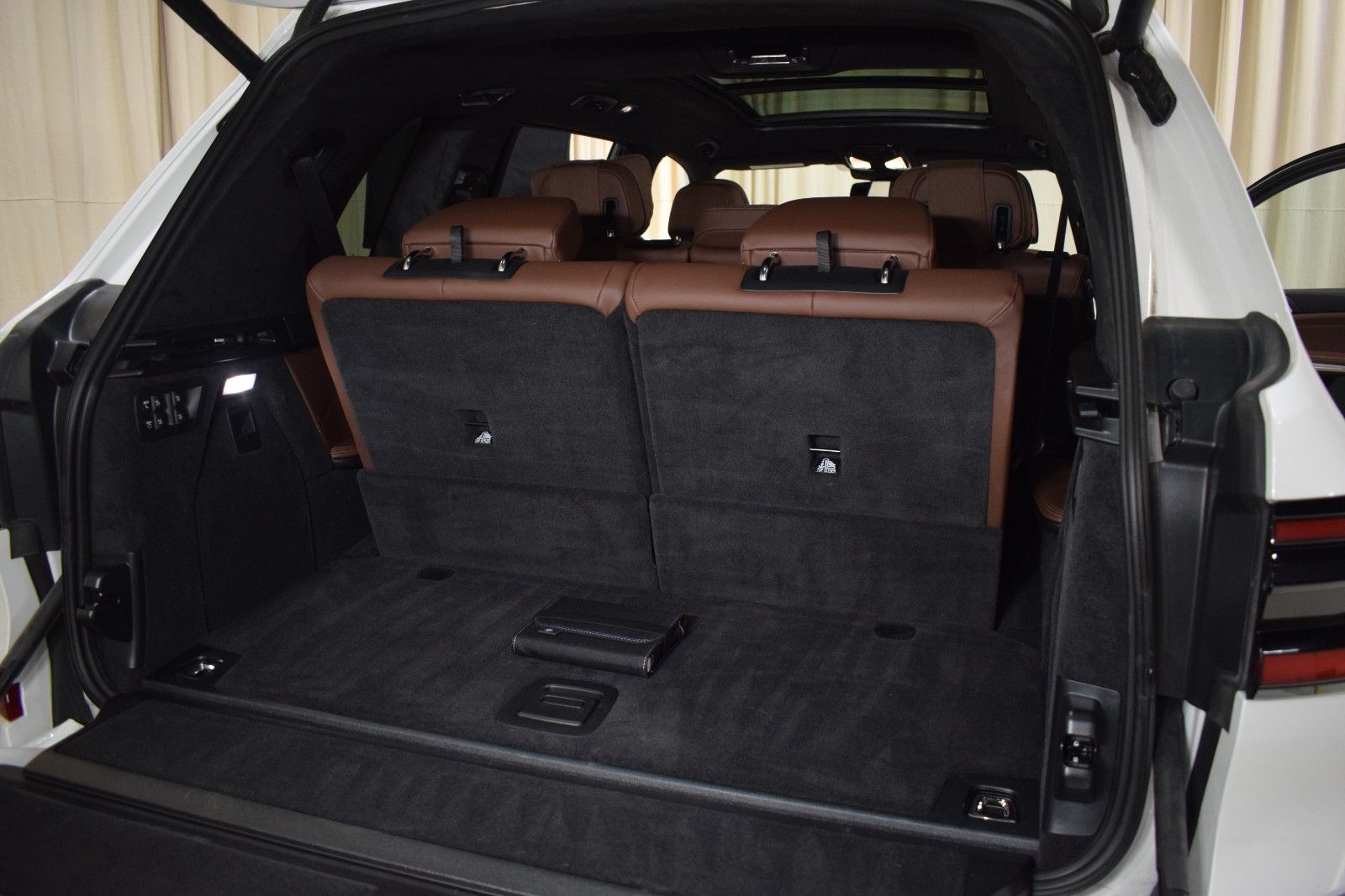 Thumbnail: 2026 BMW X7 - 42