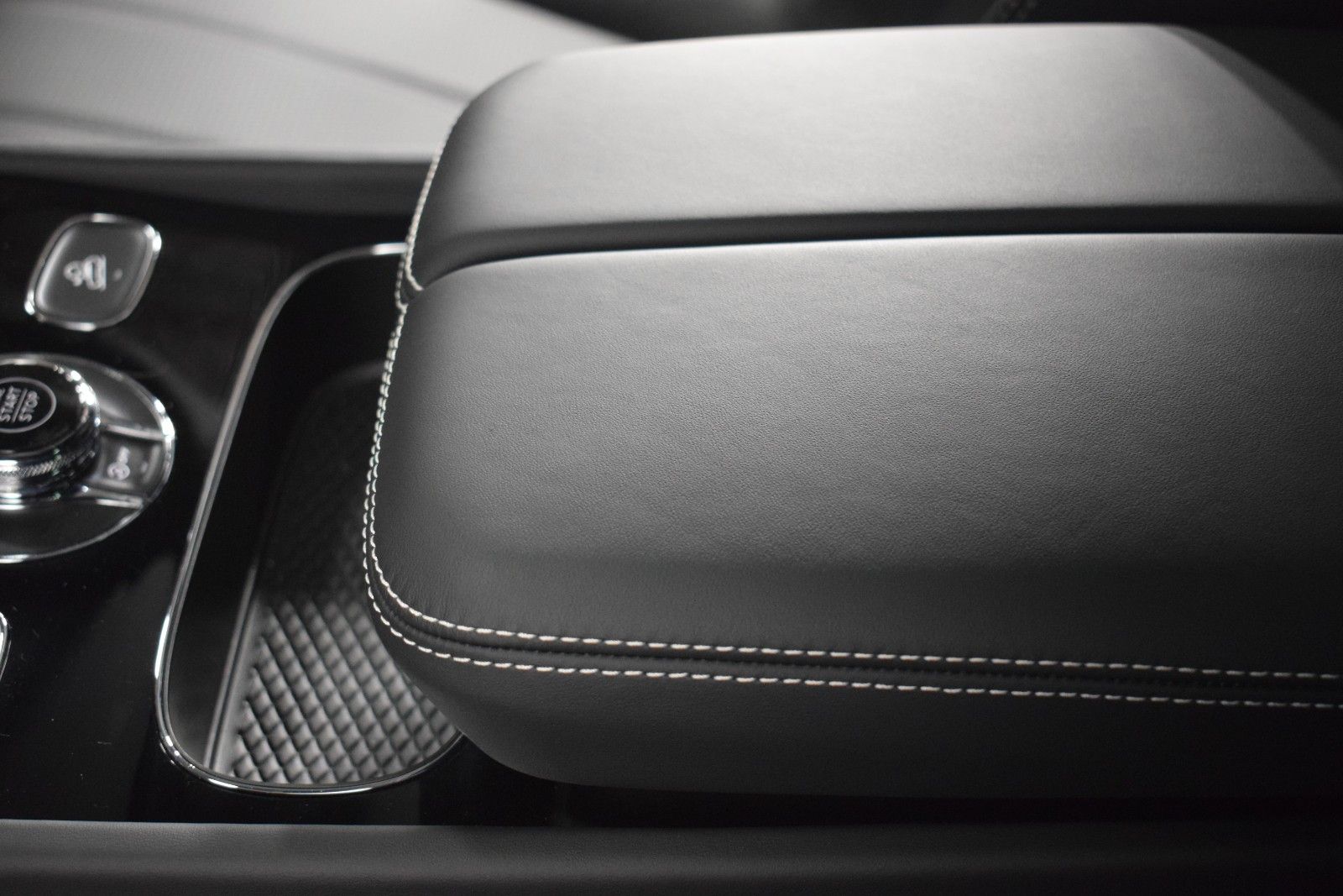 Thumbnail: 2024 Bentley Bentayga - 43