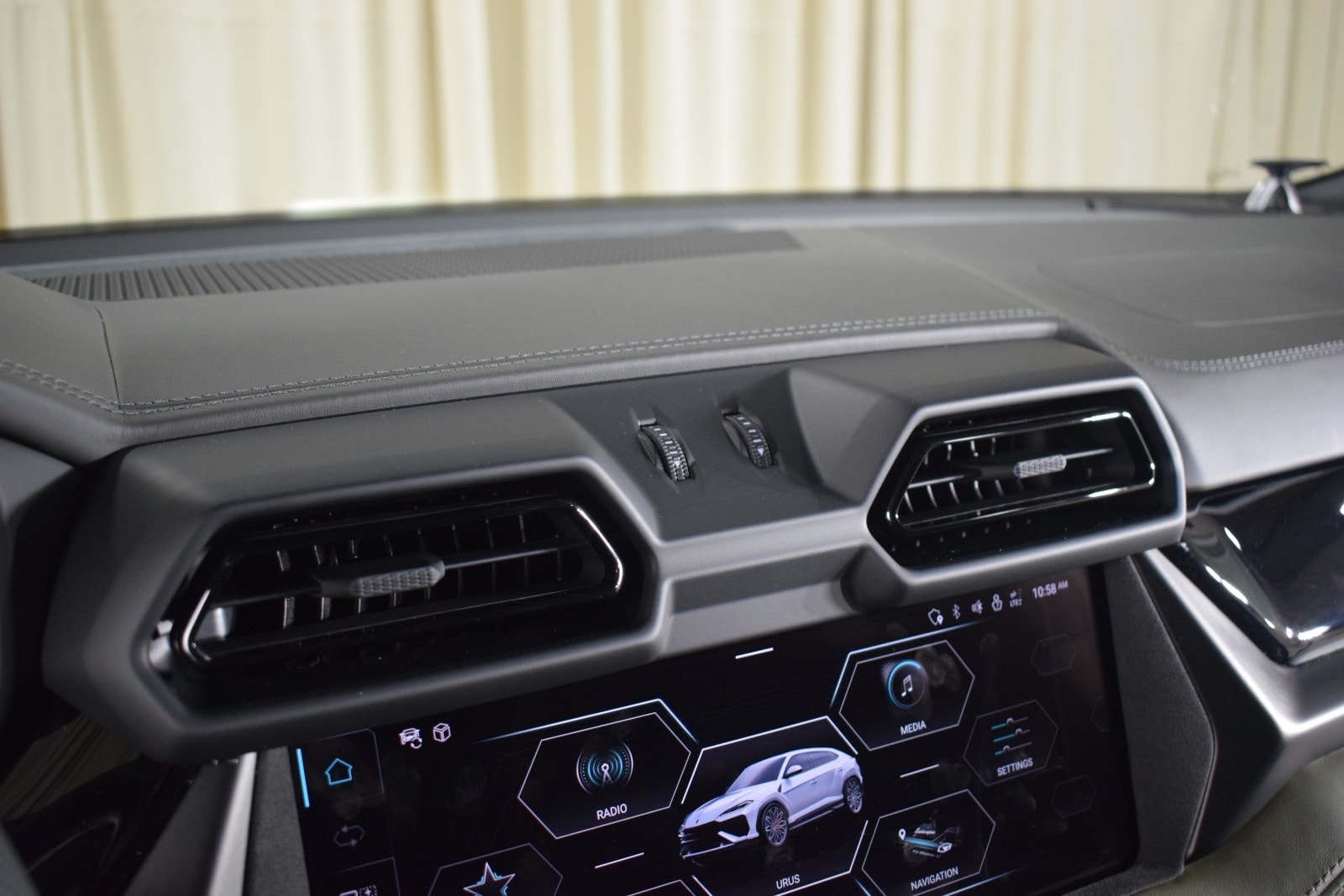 Thumbnail: 2025 Lamborghini Urus - 31