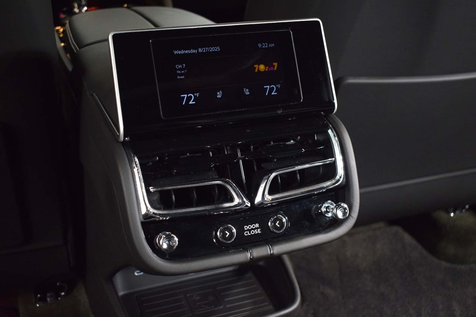 Thumbnail: 2023 Bentley Bentayga - 22