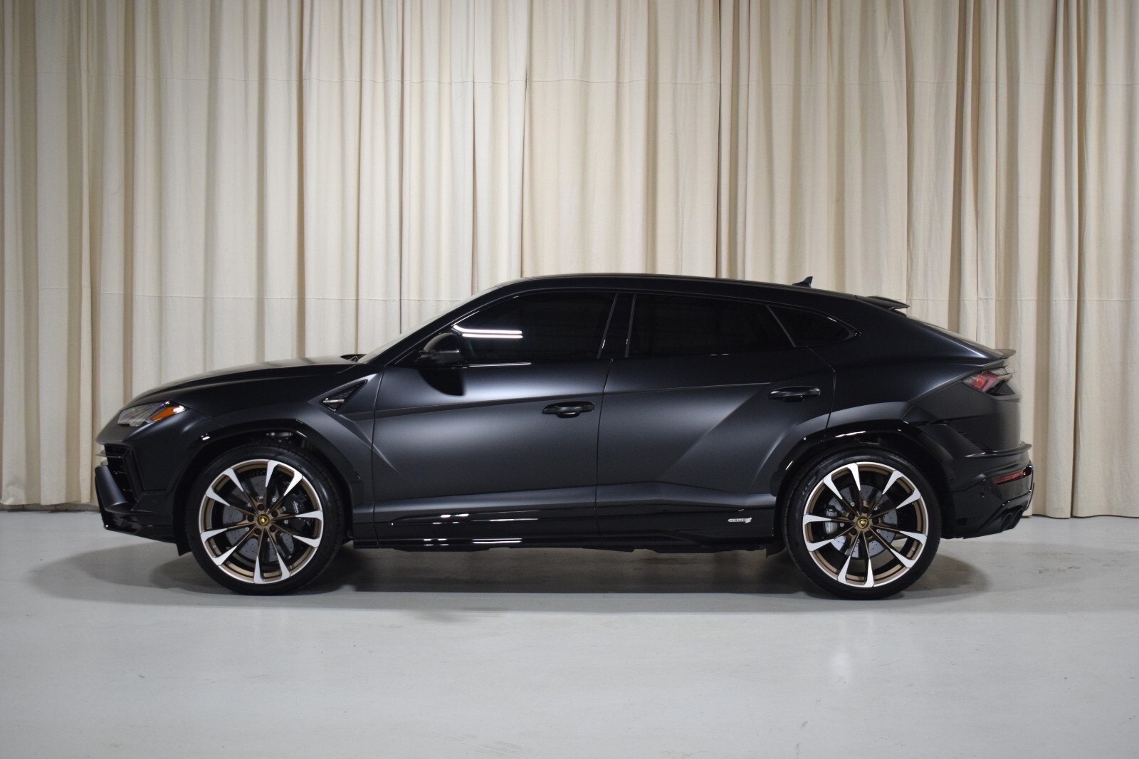 2023 Lamborghini Urus S photo 3