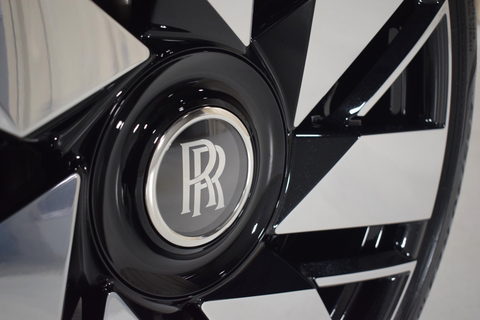 Thumbnail: 2026 Rolls-Royce Cullinan - 16