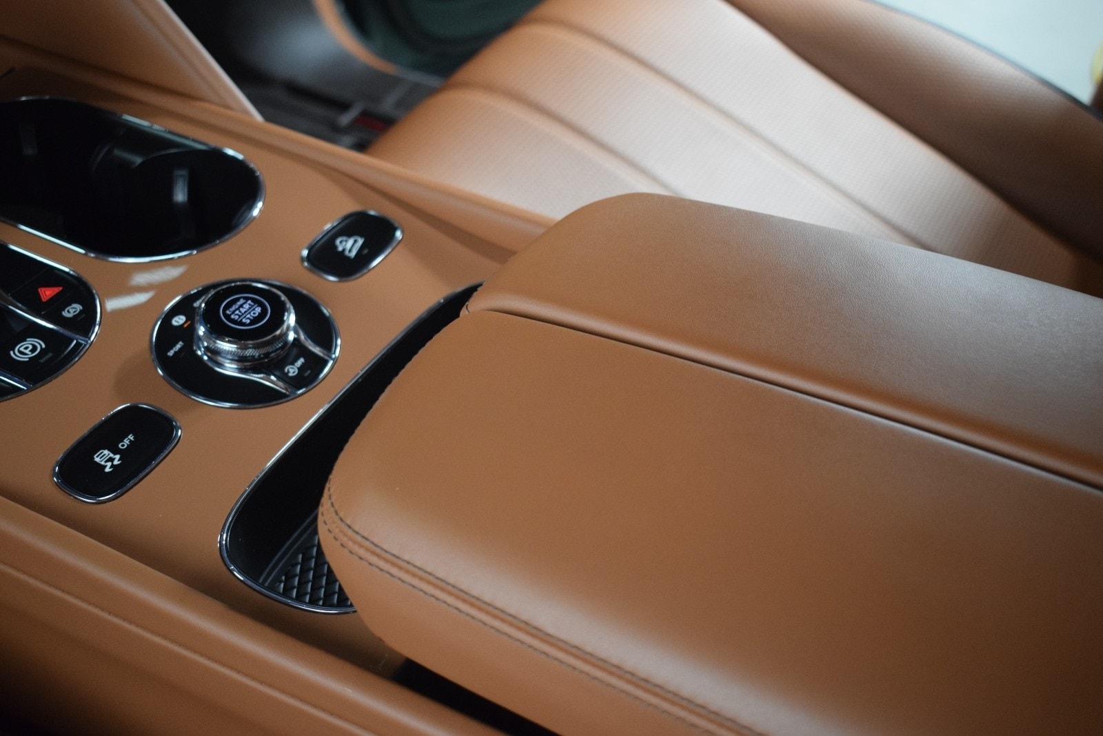 Thumbnail: 2022 Bentley Bentayga - 38