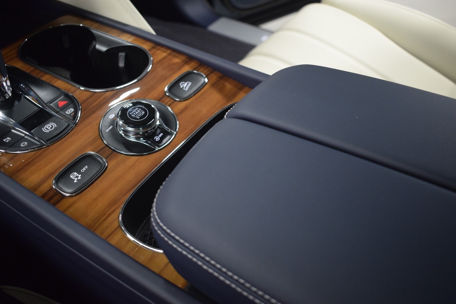 Thumbnail: 2024 Bentley Bentayga - 36