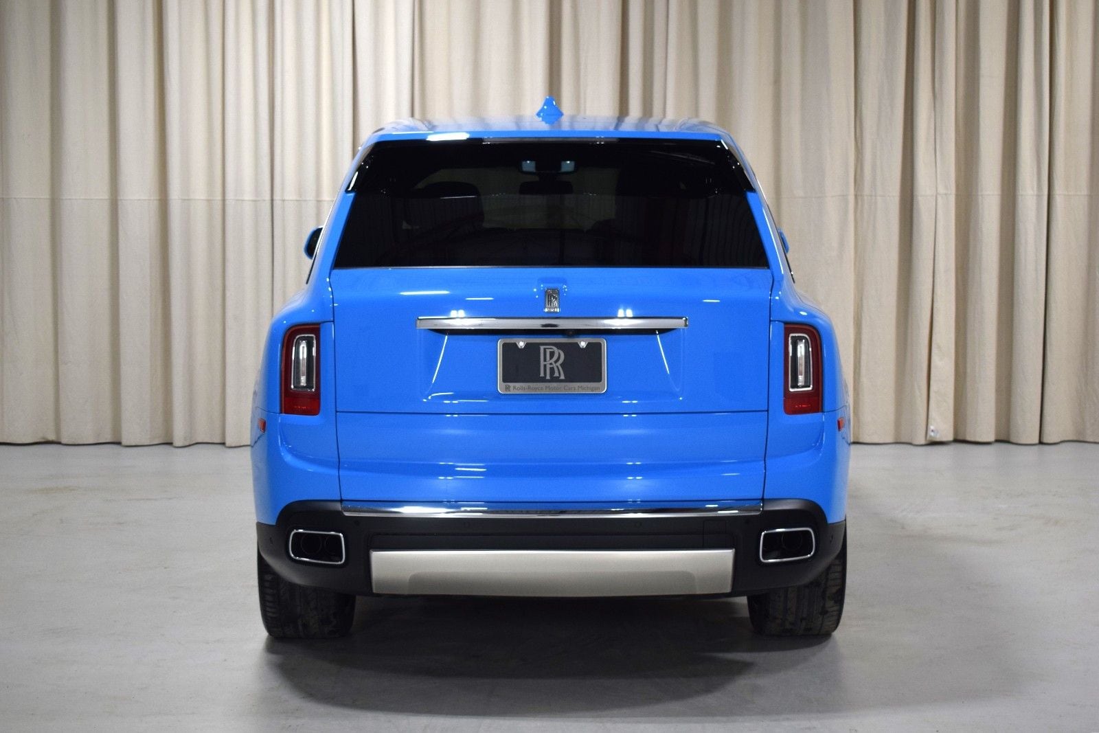 Thumbnail: 2022 Rolls-Royce Cullinan - 10