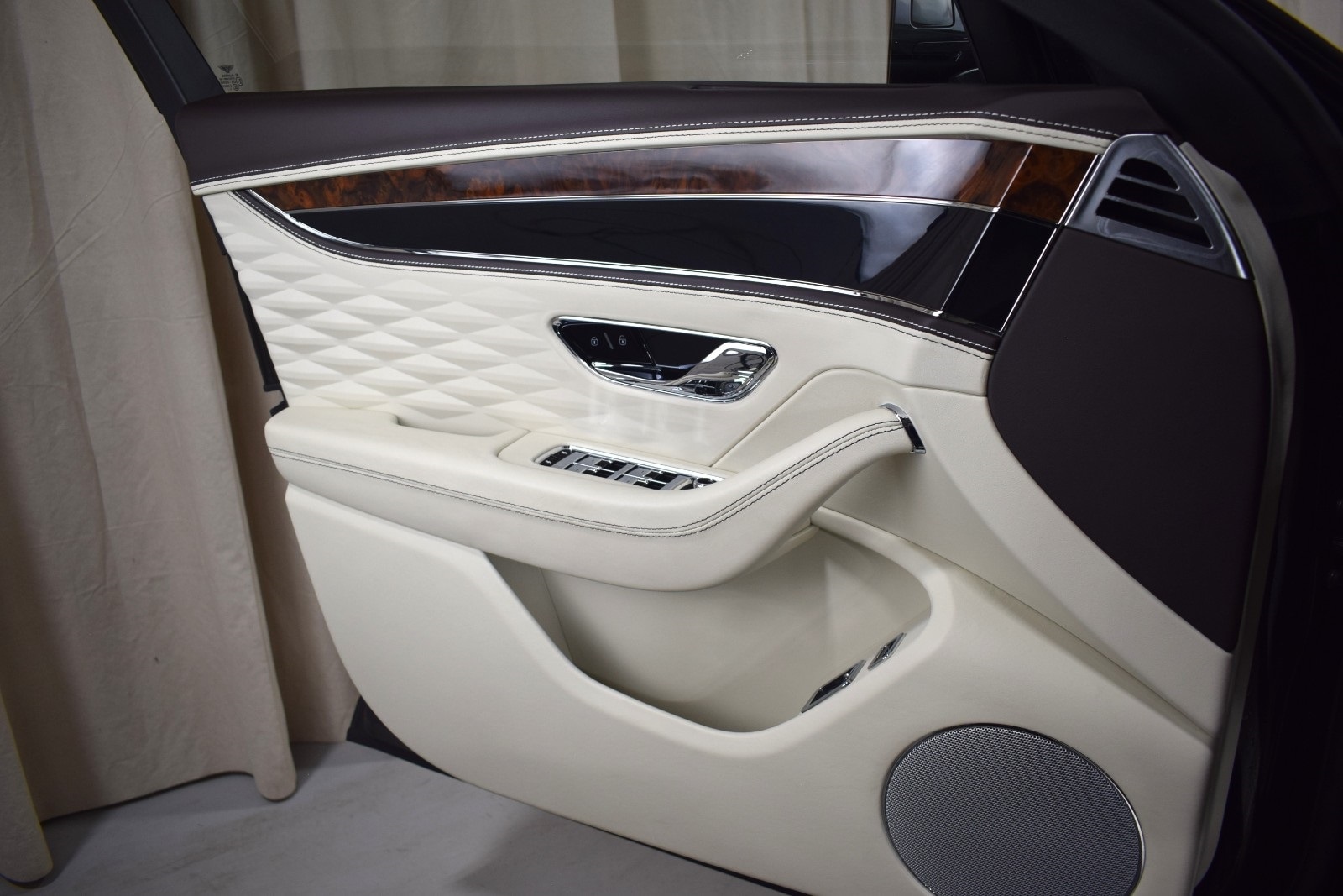 Thumbnail: 2020 Bentley Flying Spur - 36