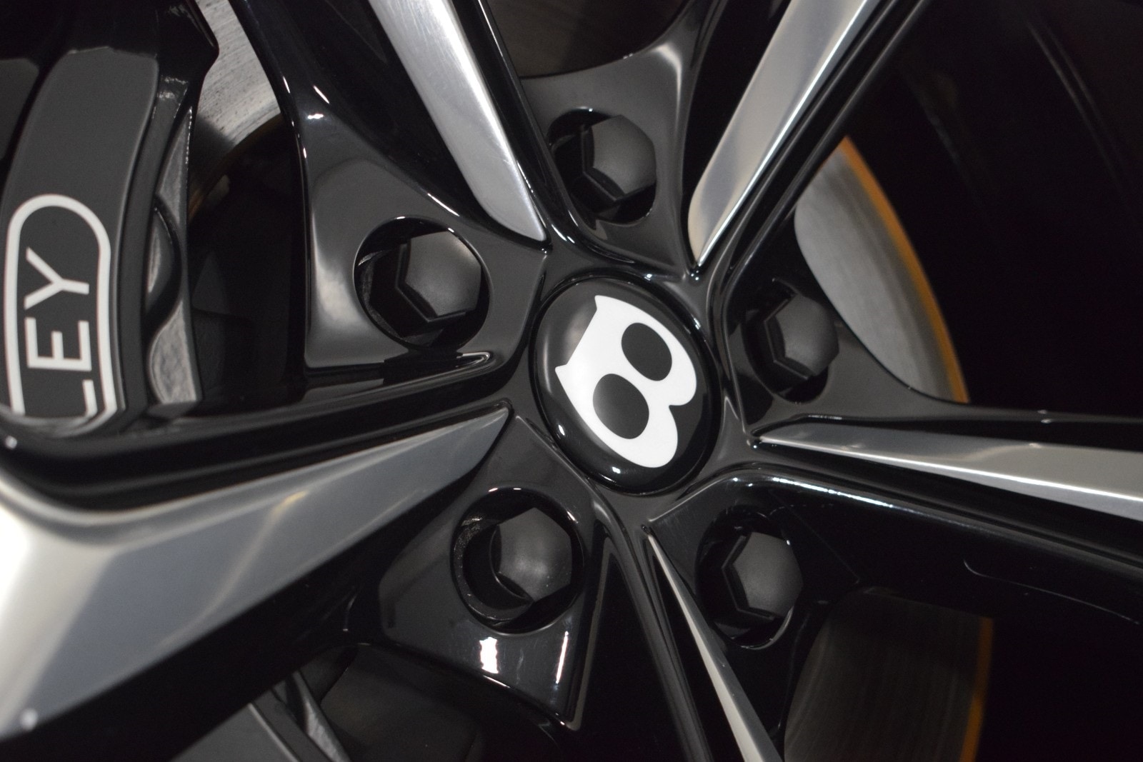 Thumbnail: 2022 Bentley Bentayga - 19