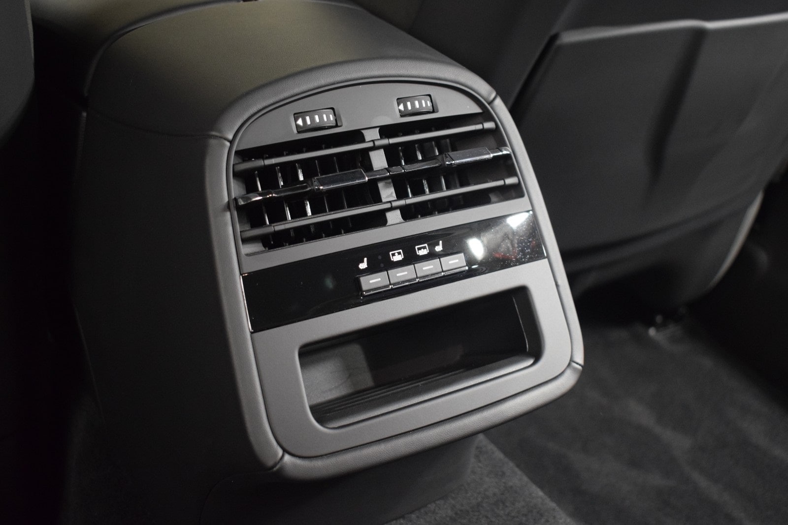 Thumbnail: 2022 Maserati Quattroporte - 21