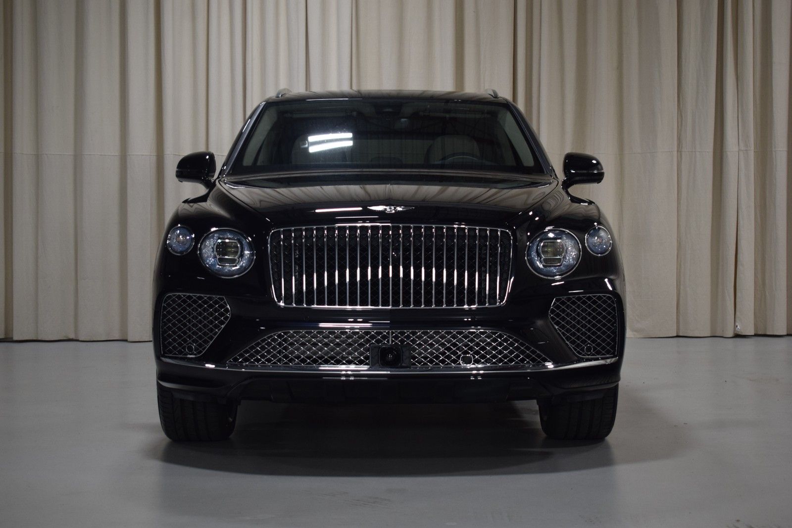 Thumbnail: 2025 Bentley Bentayga - 16