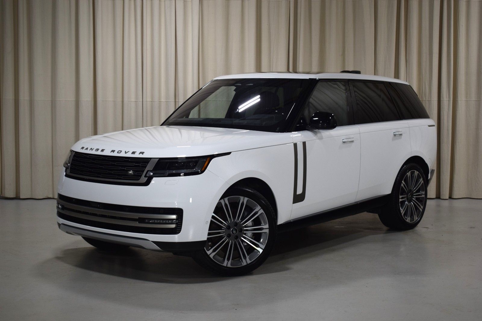2023 Land Rover Range Rover 3.0 SE SWB's photo