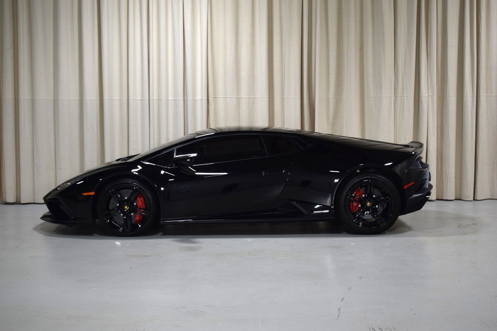 Thumbnail: 2023 Lamborghini Huracan - 4