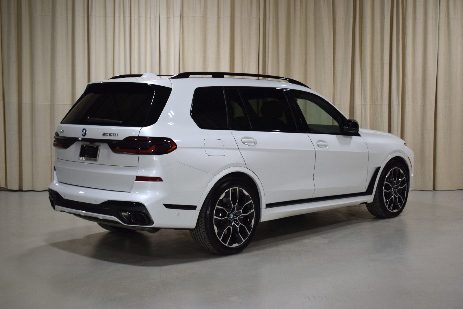 Thumbnail: 2026 BMW X7 - 9