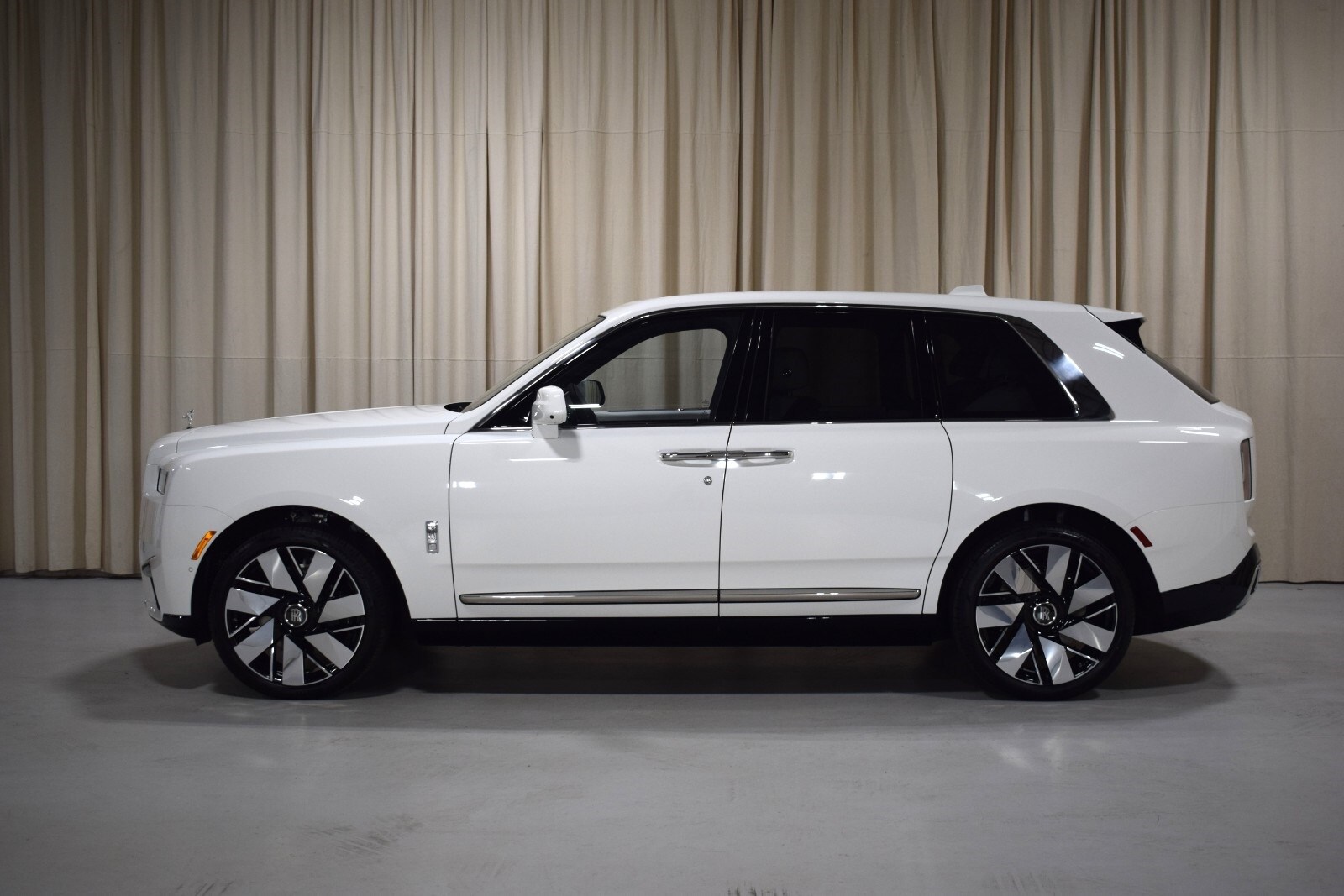 2026 Rolls Royce Cullinan RR photo 3