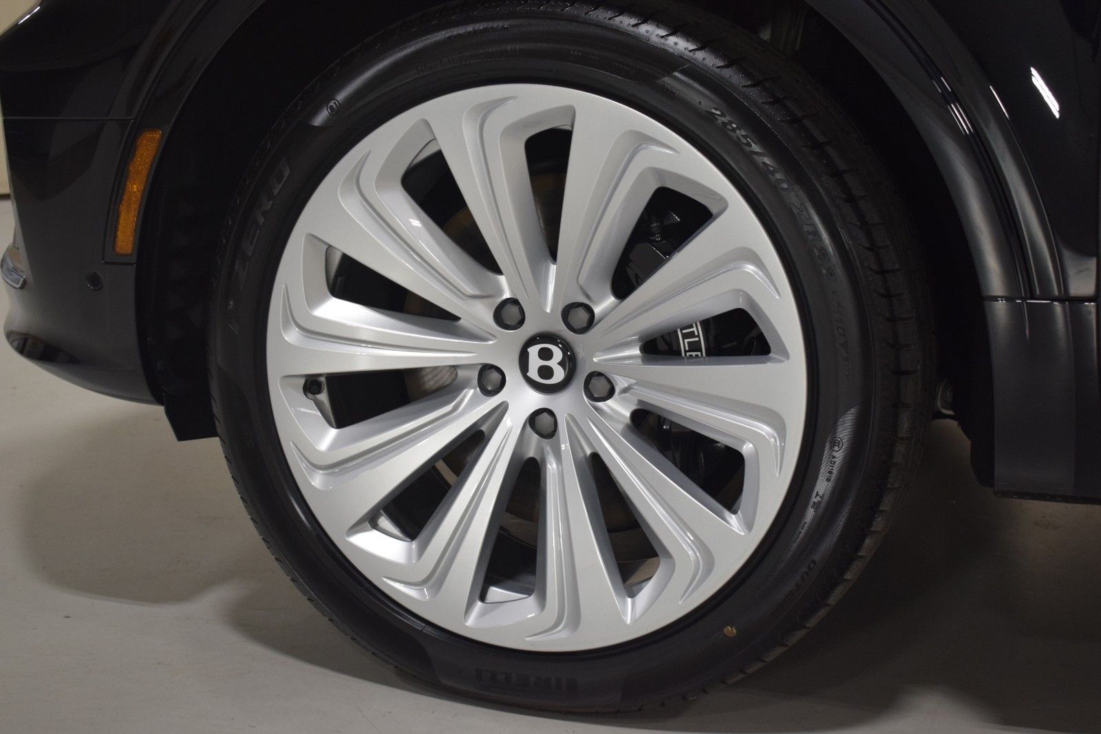 Thumbnail: 2025 Bentley Bentayga - 12