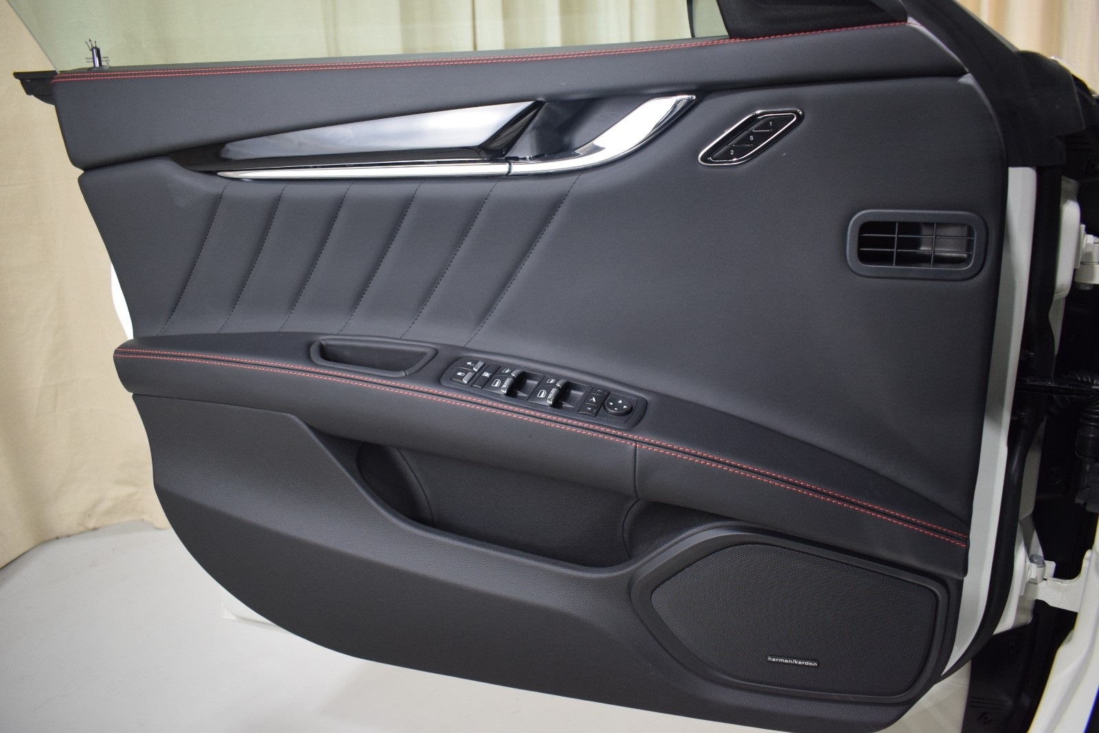 Thumbnail: 2024 Maserati Quattroporte - 36