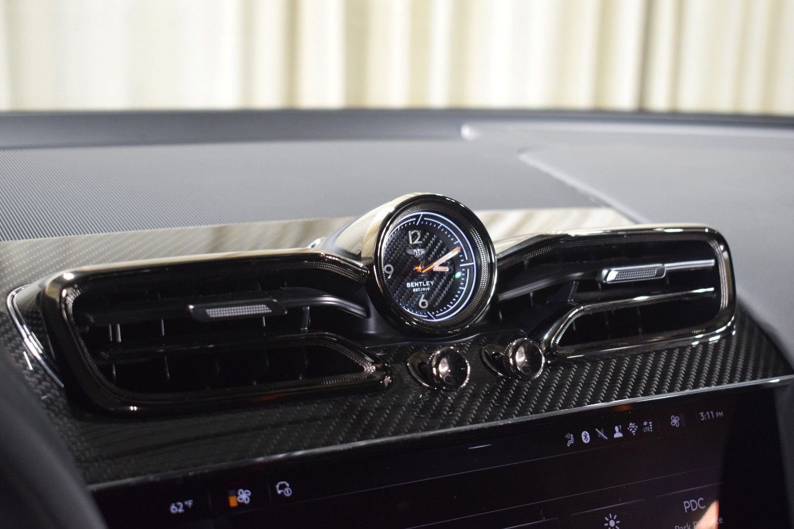 Thumbnail: 2026 Bentley Bentayga - 32