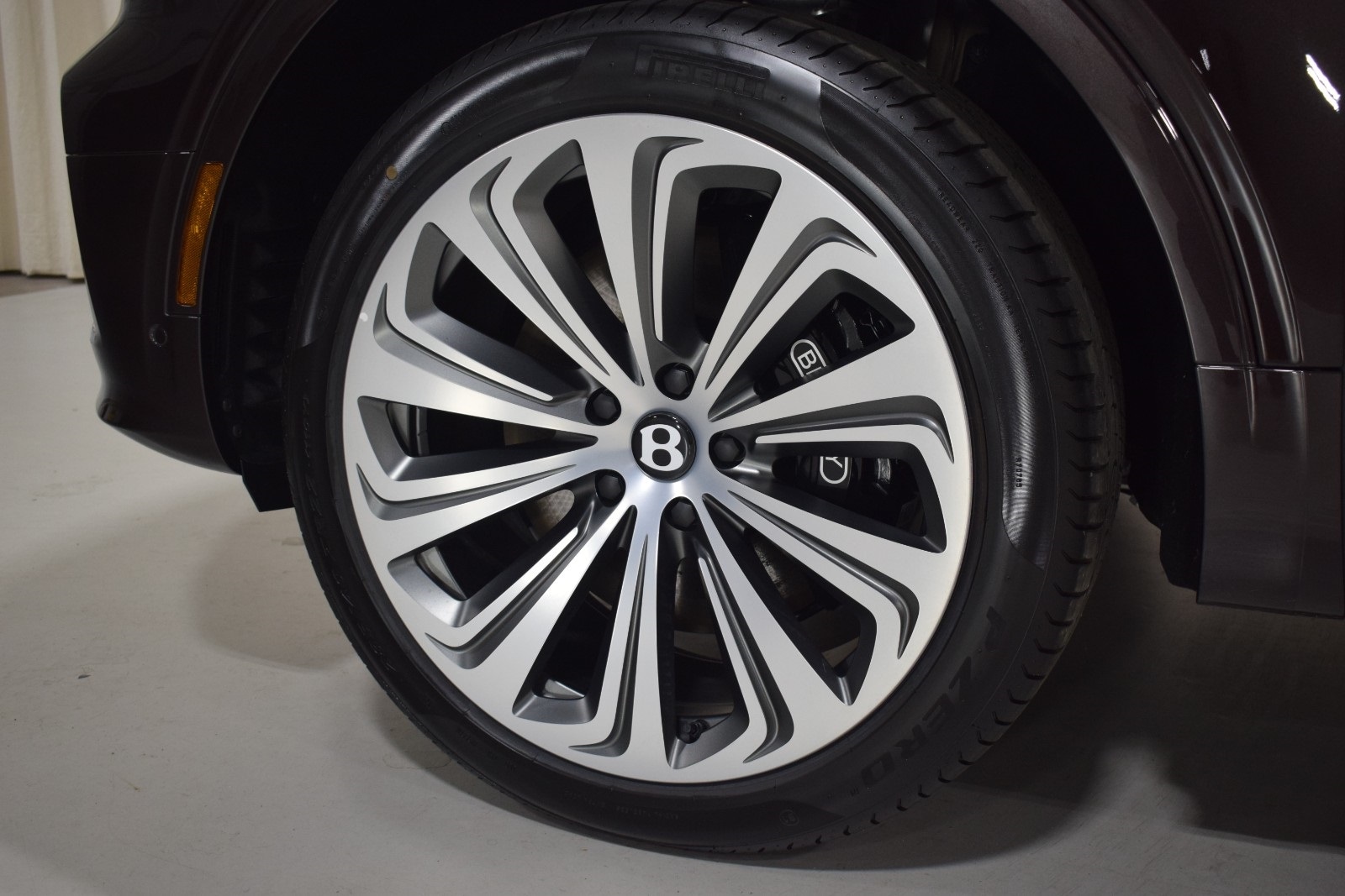 Thumbnail: 2025 Bentley Bentayga - 18