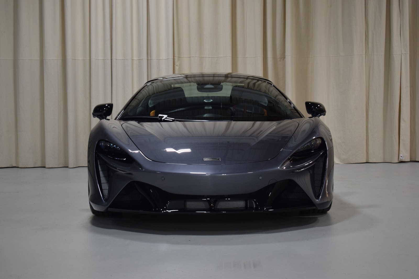 2025 Mclaren Artura TechLux 8