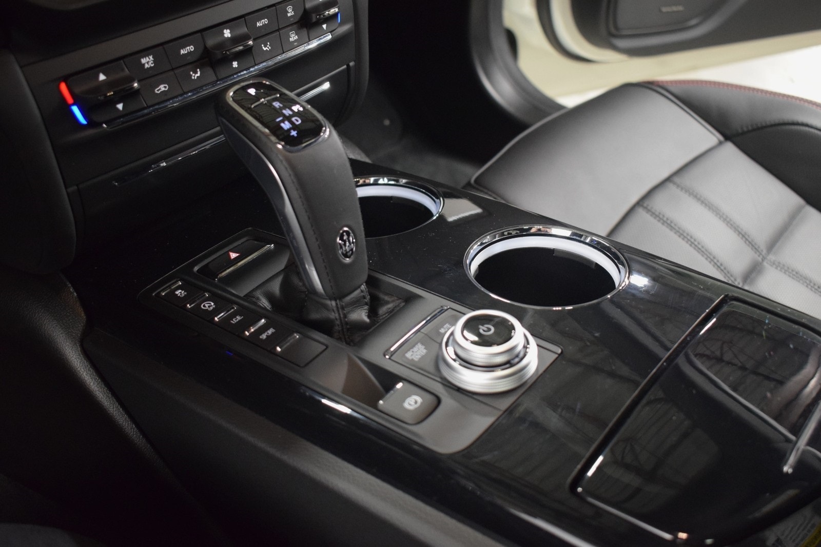 Thumbnail: 2024 Maserati Ghibli - 36
