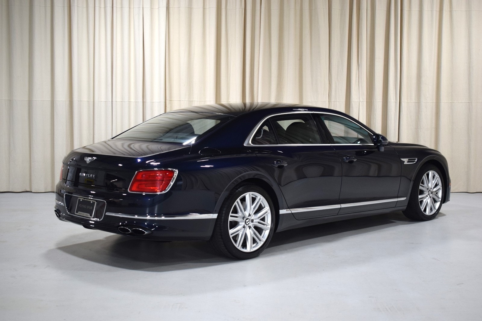 Thumbnail: 2023 Bentley Flying Spur - 3