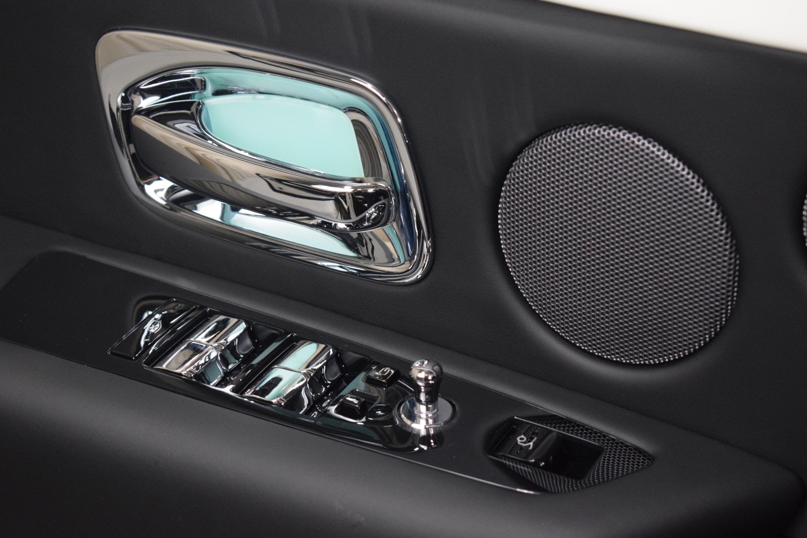 Thumbnail: 2026 Rolls-Royce Cullinan - 40