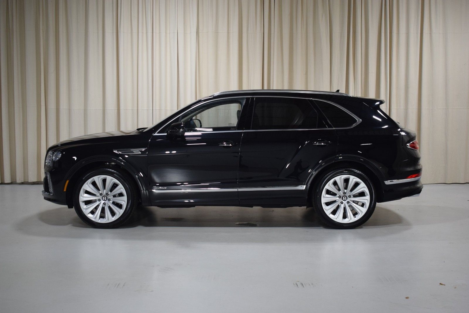 Thumbnail: 2025 Bentley Bentayga - 11